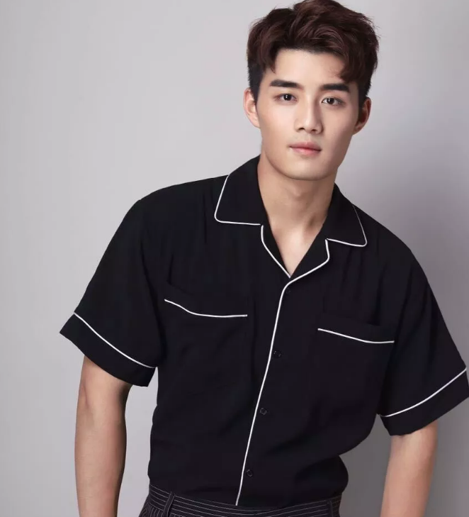 看点∣暖萌小鲜肉男友，变身八块腹肌制服石更汉，我的血槽快空了！ - 51虹马