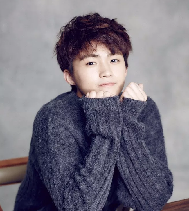 看点∣《谈判官》中的呆萌校草，竟是肌肉结实鲜嫩的运动型小哥哥！ - 51虹马