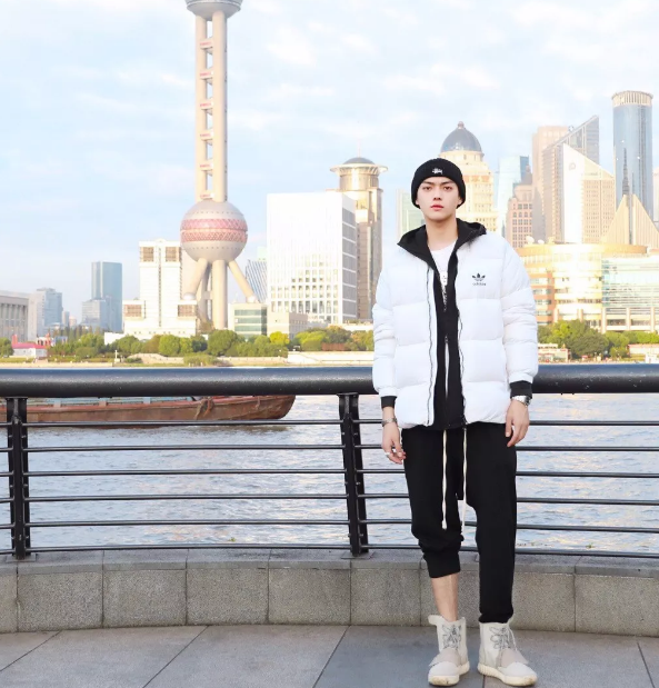 颜正腿长身材好，笑起来有点坏坏的撩！许凯 - 51虹马