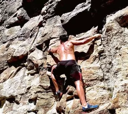 这位汤加猛男旗手惊艳了冬奥开幕式 - 51虹马