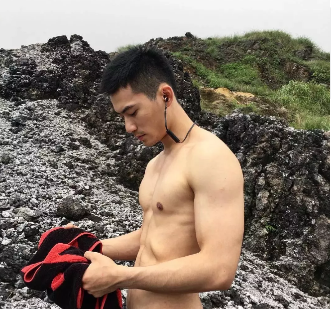 第一运动天菜拍写真!终于扒到这个天赋异禀的帅哥的INS了！ - 51虹马