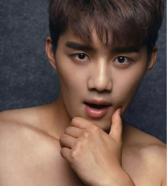 看点∣暖萌小鲜肉男友，变身八块腹肌制服石更汉，我的血槽快空了！ - 51虹马