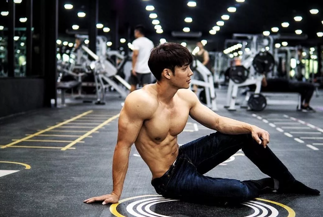 当肌肉帅哥穿上正装,这波爆肉荷尔蒙来的措不及防! - 51虹马 当肌肉帅哥穿上正装,这波爆肉荷尔蒙来的措不及防! - 51虹马