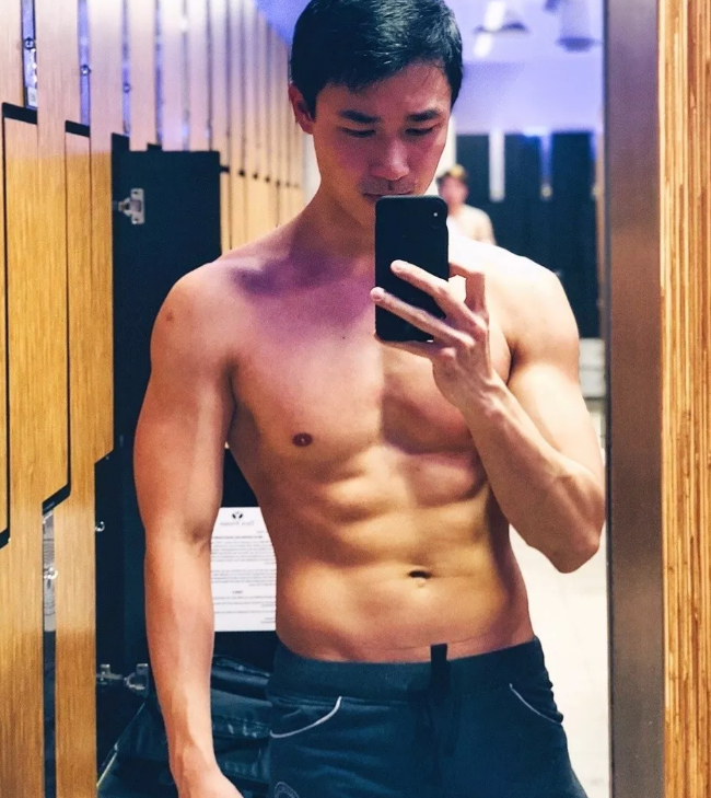 新加坡空少骚气外露，大尺度私照引围观 - 51虹马