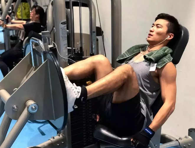 第一运动天菜拍写真!终于扒到这个天赋异禀的帅哥的INS了！ - 51虹马