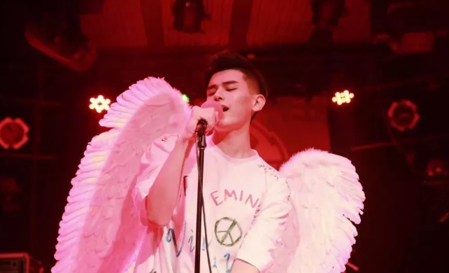 男朋友还是要找帅的，比如这个皮肤白嫩清爽帅气的小哥哥！－－牛旭东 - 51虹马