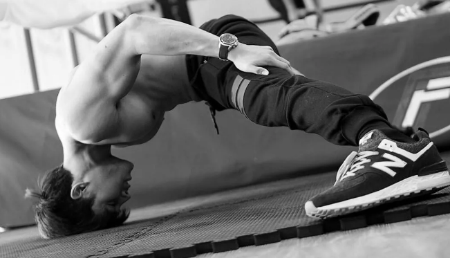 当肌肉帅哥穿上正装,这波爆肉荷尔蒙来的措不及防! - 51虹马 当肌肉帅哥穿上正装,这波爆肉荷尔蒙来的措不及防! - 51虹马