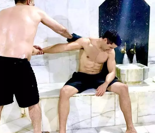 这位汤加猛男旗手惊艳了冬奥开幕式 - 51虹马