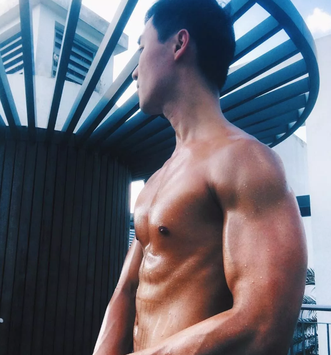 新加坡空少骚气外露，大尺度私照引围观 - 51虹马