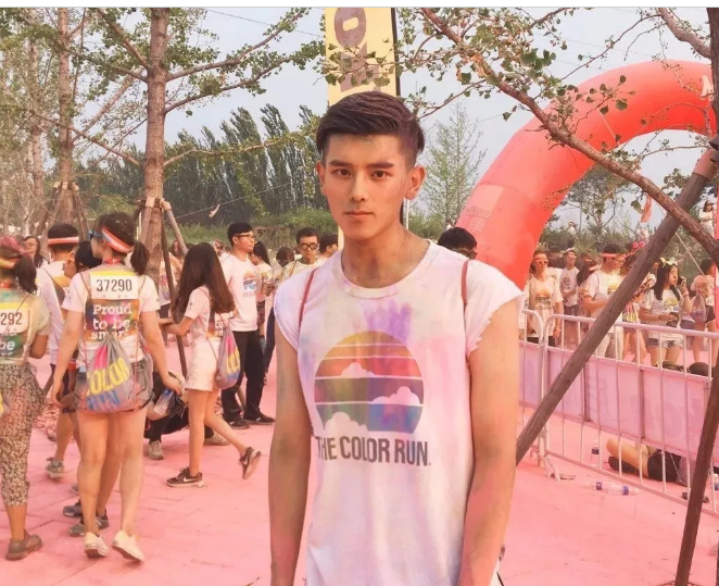 男朋友还是要找帅的，比如这个皮肤白嫩清爽帅气的小哥哥！－－牛旭东 - 51虹马