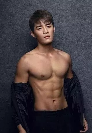 看点∣暖萌小鲜肉男友，变身八块腹肌制服石更汉，我的血槽快空了！ - 51虹马