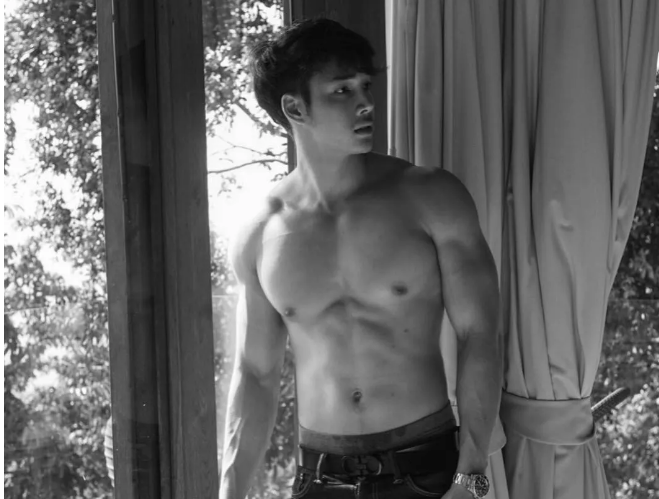 当肌肉帅哥穿上正装，这波爆肉荷尔蒙来的措不及防！ - 51虹马