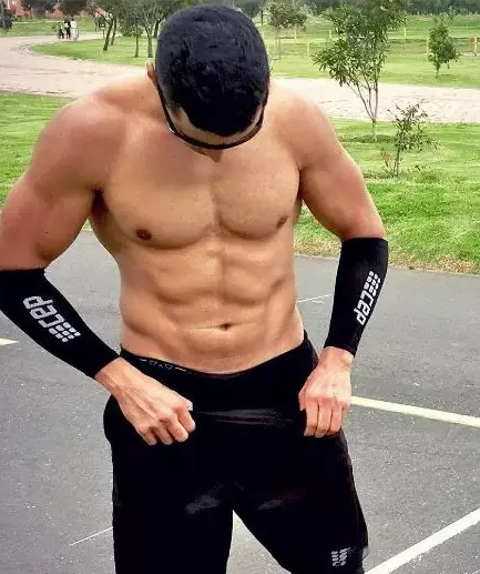 这位汤加猛男旗手惊艳了冬奥开幕式 - 51虹马