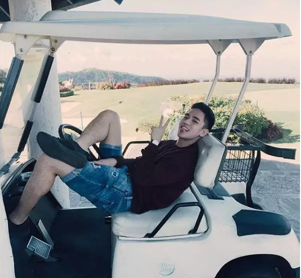 自己撕烂衣服秀内裤，这枚器大活好的华裔小奶狗很有料！ - 51虹马