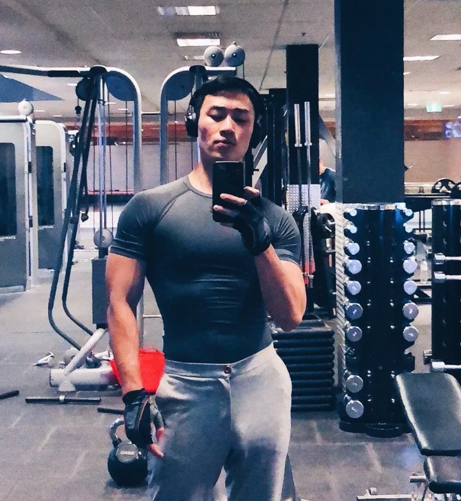 新加坡空少骚气外露，大尺度私照引围观 - 51虹马