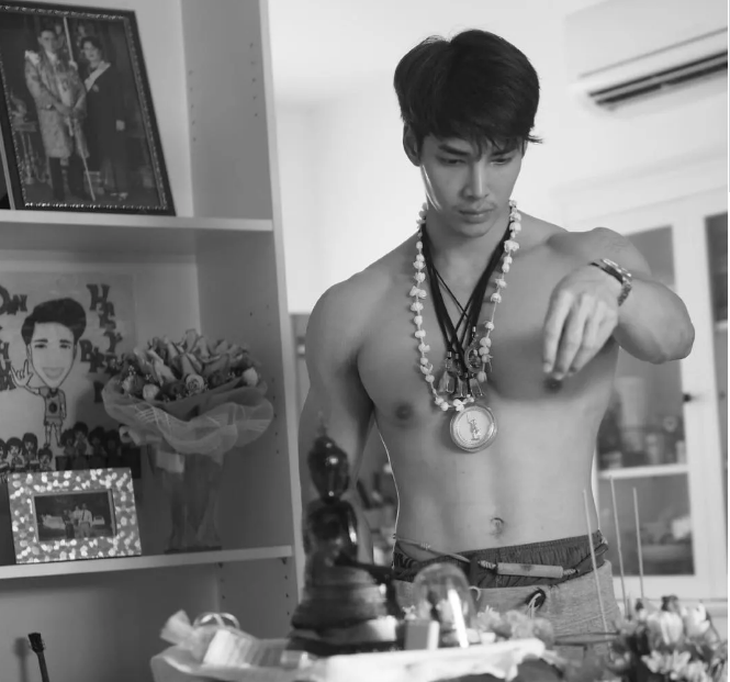 当肌肉帅哥穿上正装，这波爆肉荷尔蒙来的措不及防！ - 51虹马