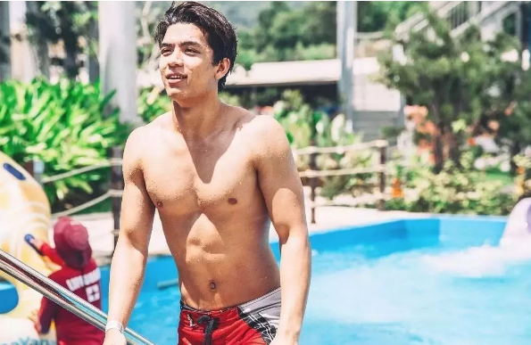 高颜值混血小王子，大胸腹肌筋Rou身材的天生暖男！ - 51虹马