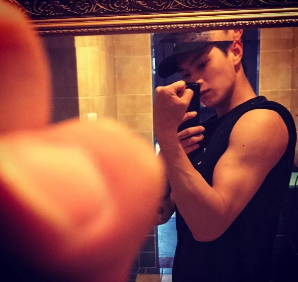 颜正腿长身材好，笑起来有点坏坏的撩！许凯 - 51虹马