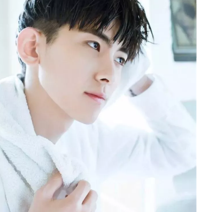 帅哥∣对这种干净简单、英俊又有少年感男生，真的好喜欢！－－张雨 - 51虹马