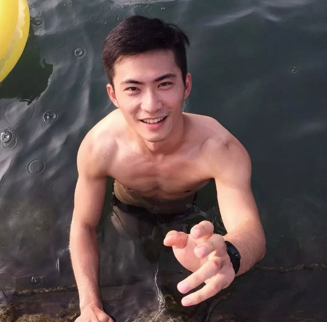 直男带我吃鸡同时,却又和别人再聊。 - 51虹马 直男带我吃鸡同时,却又和别人再聊。 - 51虹马