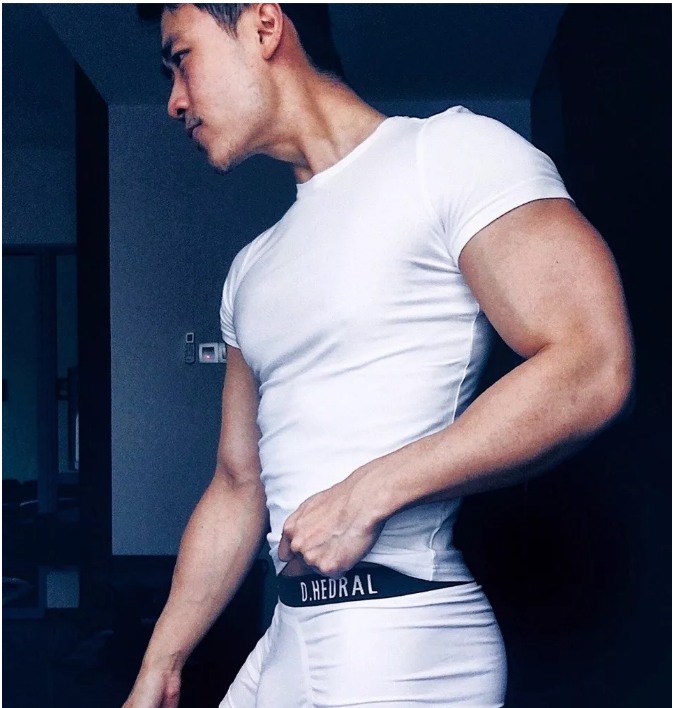 新加坡空少骚气外露，大尺度私照引围观 - 51虹马