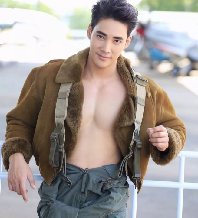 当肌肉帅哥穿上正装,这波爆肉荷尔蒙来的措不及防! - 51虹马 当肌肉帅哥穿上正装,这波爆肉荷尔蒙来的措不及防! - 51虹马