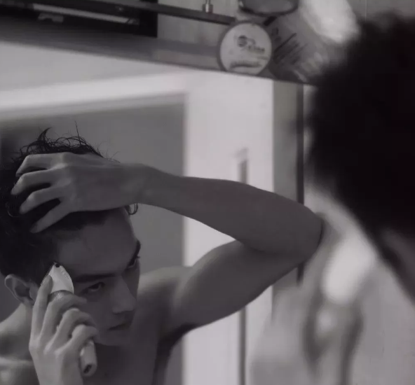 颜正腿长身材好，笑起来有点坏坏的撩！许凯 - 51虹马