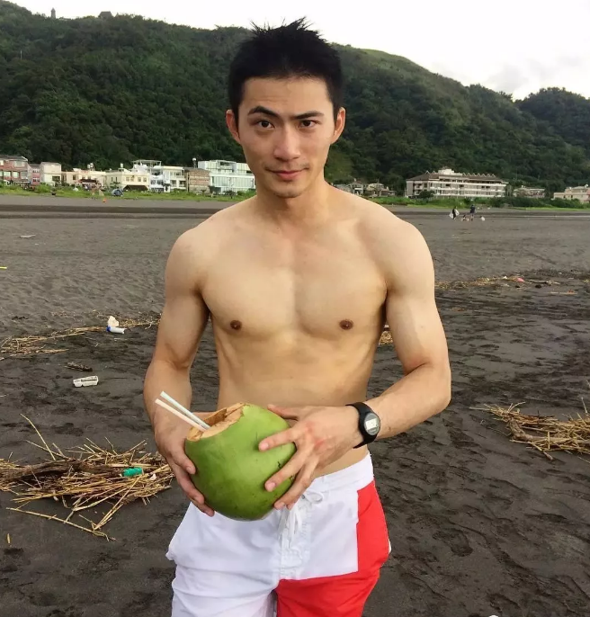 第一运动天菜拍写真!终于扒到这个天赋异禀的帅哥的INS了！ - 51虹马