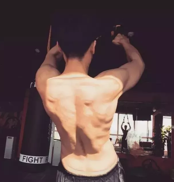 190CM大长腿篮球男孩，这个10头身的阳光小子真帅！ - 51虹马