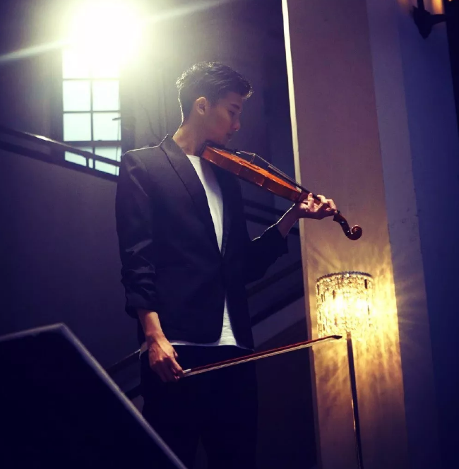 190CM大长腿篮球男孩，这个10头身的阳光小子真帅！ - 51虹马