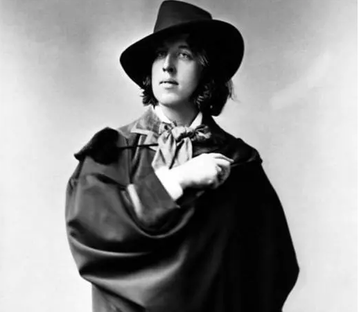 世界上最有特点的墓地，生前太帅，墓地上都是众多爱慕者的口红印 - 51虹马