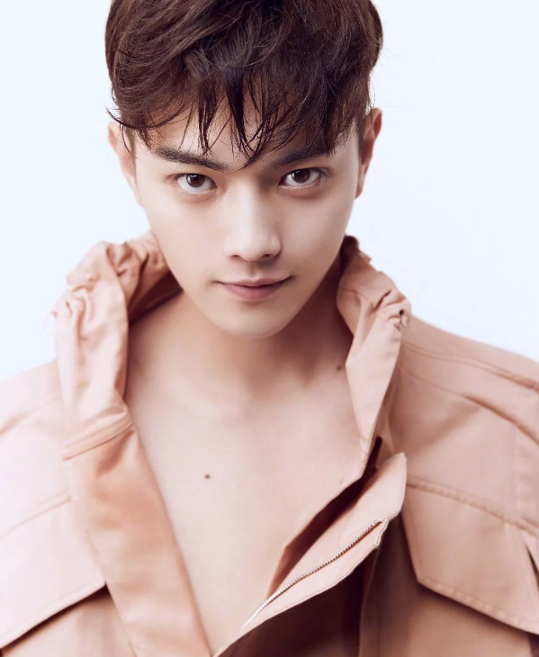 颜正腿长身材好，笑起来有点坏坏的撩！许凯 - 51虹马