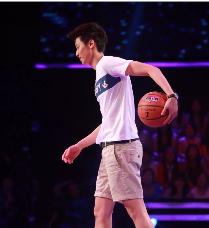 190CM大长腿篮球男孩,这个10头身的阳光小子真帅! - 51虹马 190CM大长腿篮球男孩,这个10头身的阳光小子真帅! - 51虹马