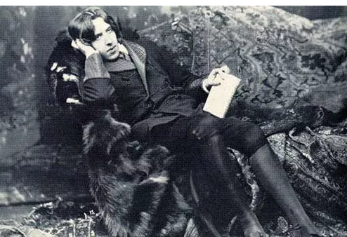 世界上最有特点的墓地，生前太帅，墓地上都是众多爱慕者的口红印 - 51虹马