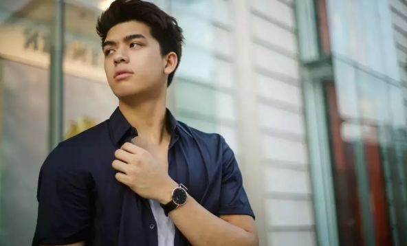 高颜值混血小王子，大胸腹肌筋Rou身材的天生暖男！ - 51虹马