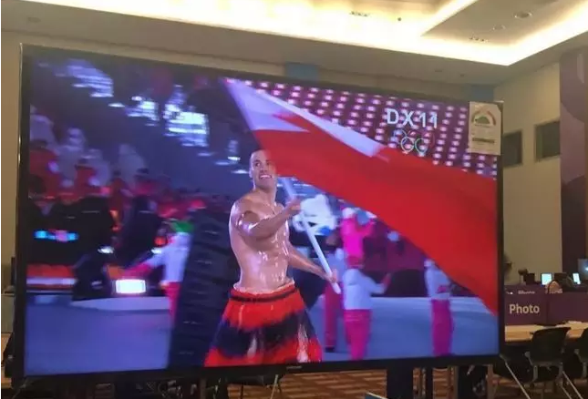 这位汤加猛男旗手惊艳了冬奥开幕式 - 51虹马