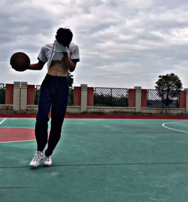 身高185cm体育生却喜欢呲我！ - 51虹马