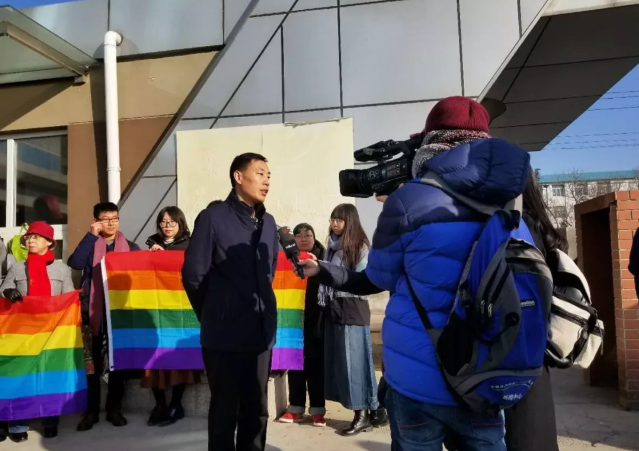 小五诉广电歧视同性恋案23日开庭,广电总局承认没有相关法律政策依据 - 51虹马 小五诉广电歧视同性恋案23日开庭,广电总局承认没有相关法律政策依据 - 51虹马