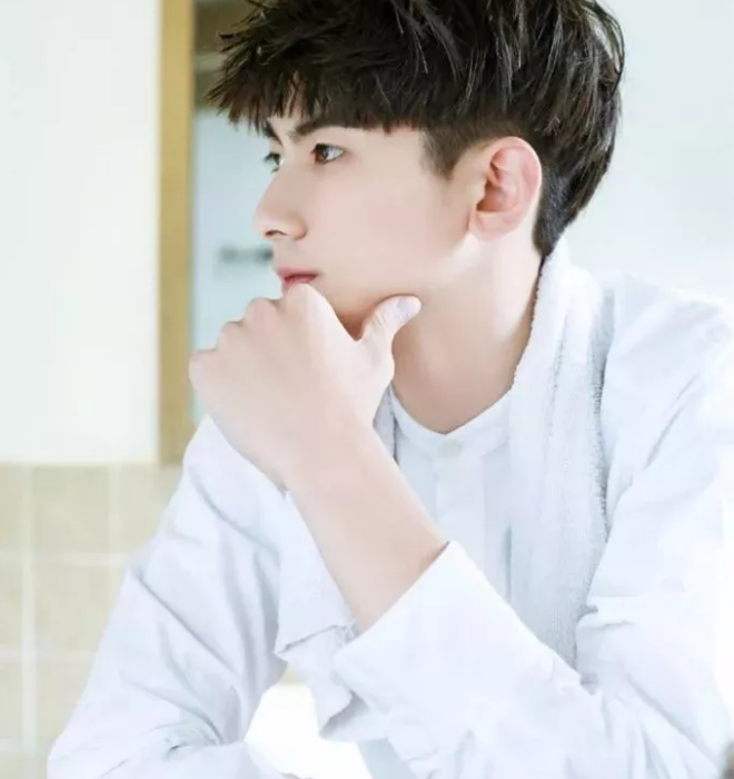 帅哥∣对这种干净简单、英俊又有少年感男生，真的好喜欢！－－张雨 - 51虹马