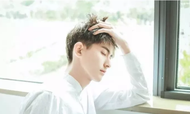 帅哥∣对这种干净简单、英俊又有少年感男生，真的好喜欢！－－张雨 - 51虹马