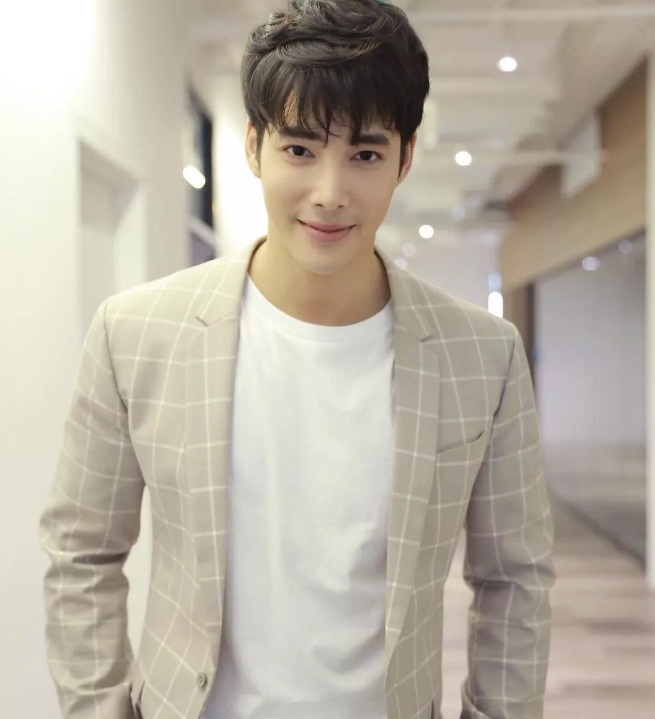 当肌肉帅哥穿上正装,这波爆肉荷尔蒙来的措不及防! - 51虹马 当肌肉帅哥穿上正装,这波爆肉荷尔蒙来的措不及防! - 51虹马