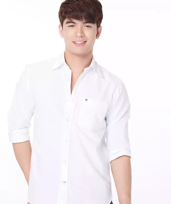 高颜值混血小王子，大胸腹肌筋Rou身材的天生暖男！ - 51虹马