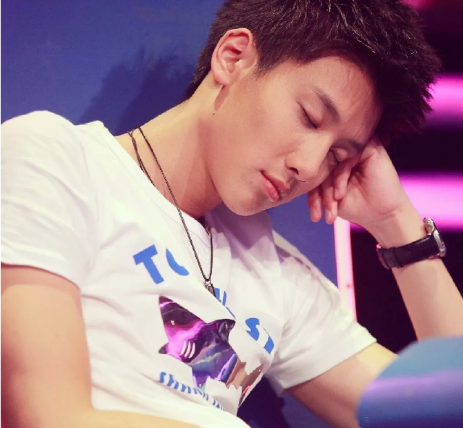 190CM大长腿篮球男孩,这个10头身的阳光小子真帅! - 51虹马 190CM大长腿篮球男孩,这个10头身的阳光小子真帅! - 51虹马