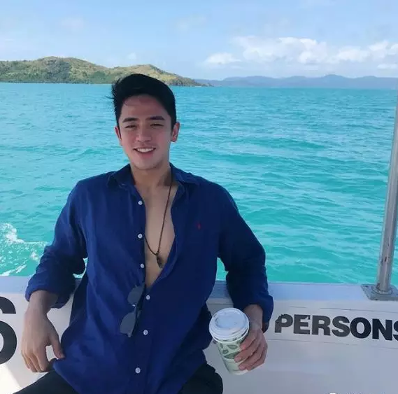 自己撕烂衣服秀内裤，这枚器大活好的华裔小奶狗很有料！ - 51虹马