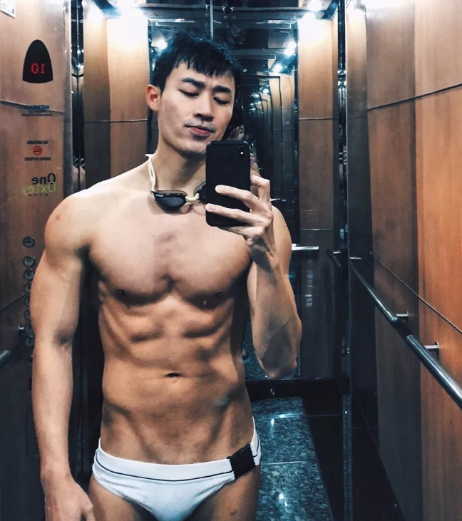 新加坡空少骚气外露，大尺度私照引围观 - 51虹马