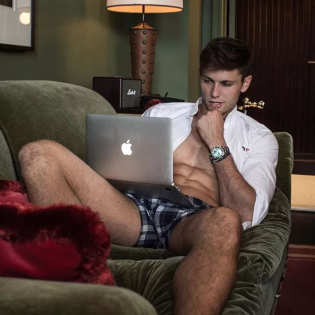 名模被爆是应召男郎，是天不恕人，还是另有隐情？ - 51虹马