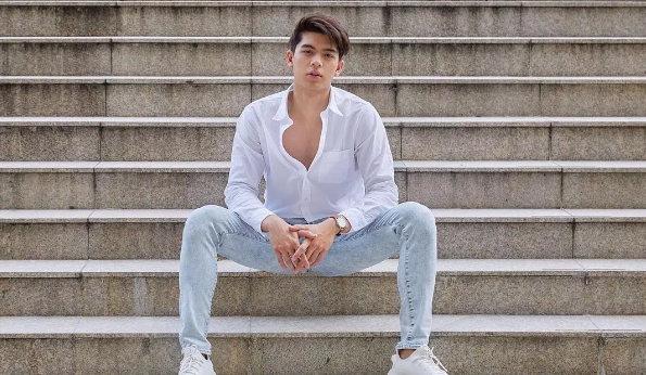 高颜值混血小王子，大胸腹肌筋Rou身材的天生暖男！ - 51虹马