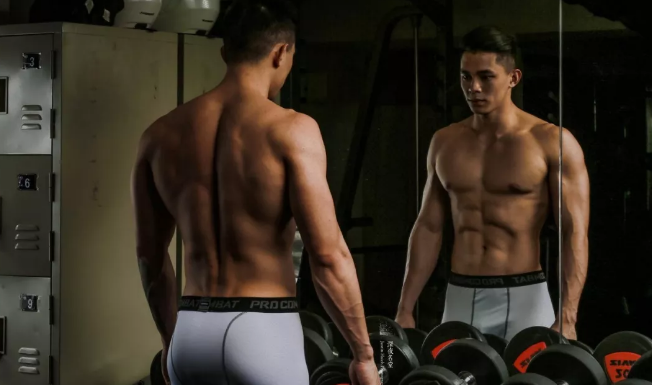 健身私教一枚，拥有八块腹肌的帅气小鲜肉！ - 51虹马