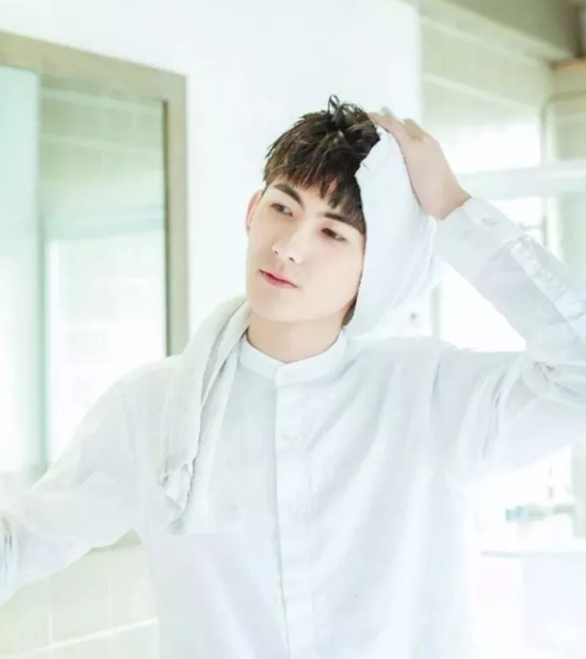 帅哥∣对这种干净简单、英俊又有少年感男生，真的好喜欢！－－张雨 - 51虹马