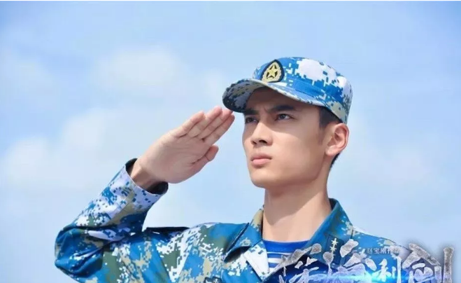 看点∣暖萌小鲜肉男友，变身八块腹肌制服石更汉，我的血槽快空了！ - 51虹马